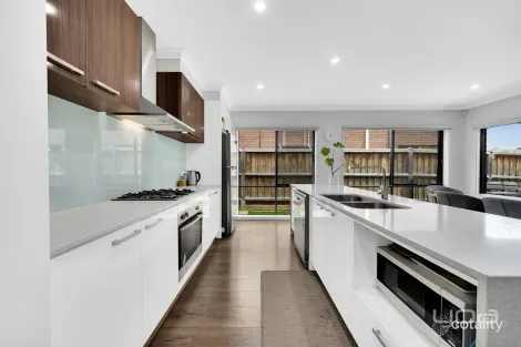 Property photo of 92 Evesham Drive Point Cook VIC 3030
