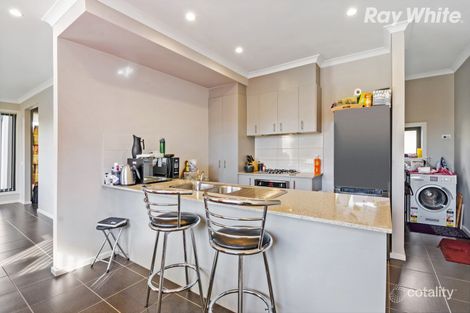 Property photo of 2/134-136 Kennington Park Drive Endeavour Hills VIC 3802