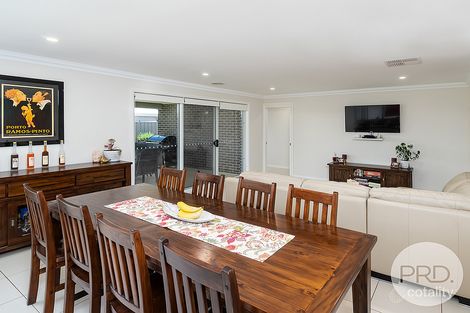Property photo of 19 Kellerman Crescent Boorooma NSW 2650