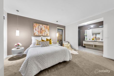 Property photo of 13 Bayleaf Street Berwick VIC 3806