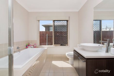 Property photo of 16 Pine Place Upper Kedron QLD 4055