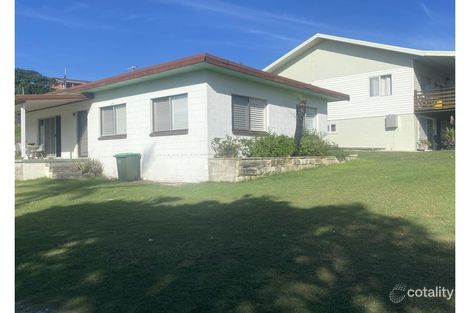 Property photo of 17 Poinsettia Crescent Brooms Head NSW 2463