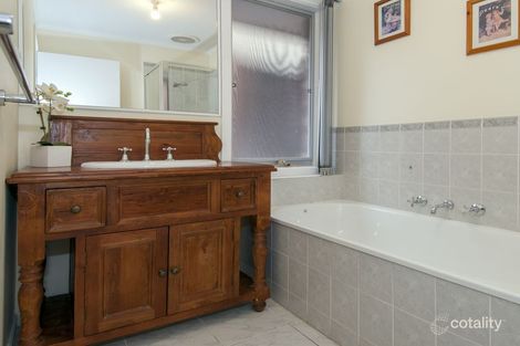 Property photo of 5 Burridge Close Mill Park VIC 3082