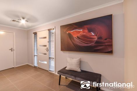 Property photo of 17 Thornbill Circuit Pakenham VIC 3810