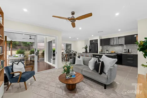 Property photo of 36 Westbury Place Carindale QLD 4152