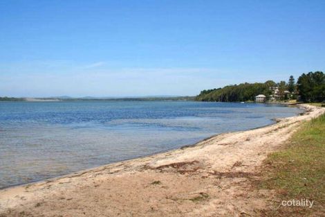 2b Elizabeth Bay Dr, Lake Munmorah, NSW 2259