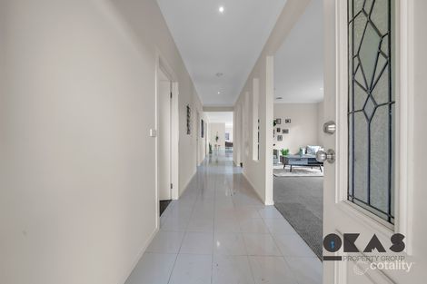 Property photo of 10 Appleby Loop Derrimut VIC 3026