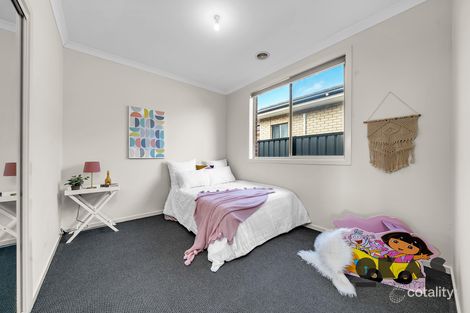 Property photo of 10 Appleby Loop Derrimut VIC 3026