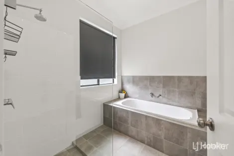 Property photo of 4 Valle Close Angle Vale SA 5117