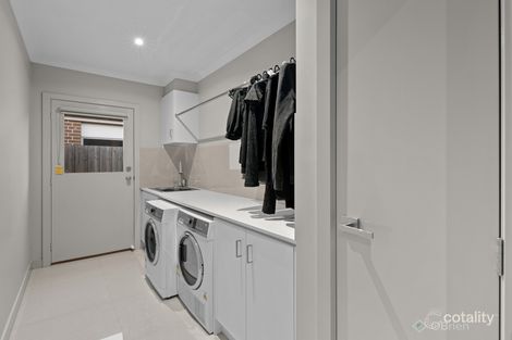 37 Strettle Cres, Cranbourne North, VIC 3977