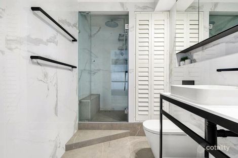 Property photo of 17/11-13 Pittwater Road Manly NSW 2095