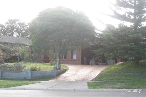Property photo of 14 Joseph Banks Crescent Endeavour Hills VIC 3802