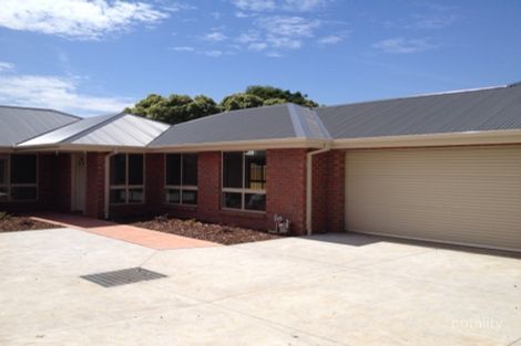 2/235 Princes Way, Drouin, VIC 3818