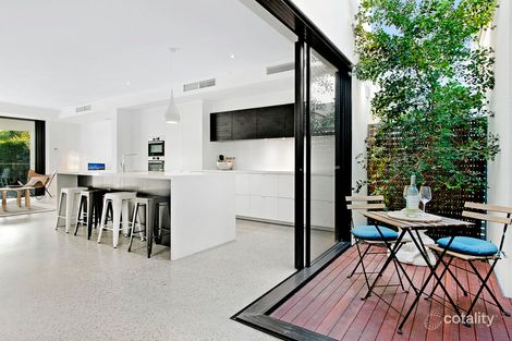 2/11 Holland Ct, Broadbeach Waters, QLD 4218