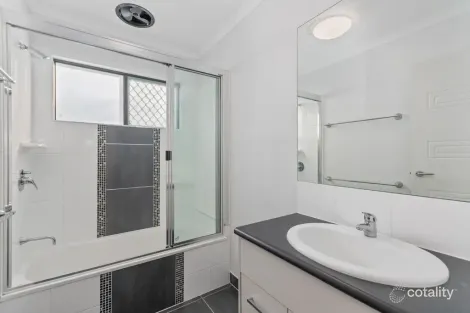 Property photo of 2 Pincer Court Bushland Beach QLD 4818