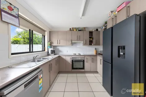 Property photo of 25 Glovar Street Emerald QLD 4720