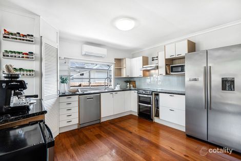 Property photo of 2103 Wynnum Road Wynnum West QLD 4178