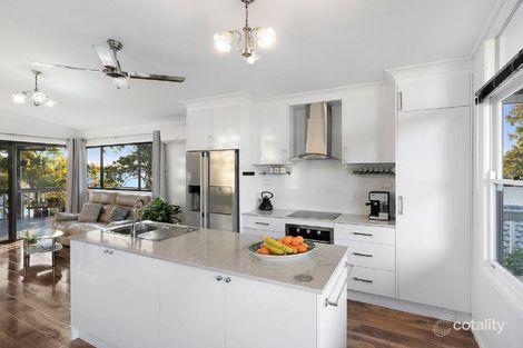 Property photo of 4 Omaru Place Summerland Point NSW 2259
