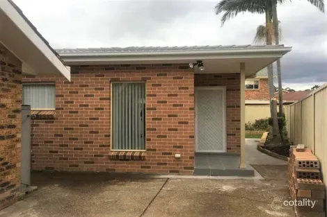 Property photo of 4 Cash Place Prairiewood NSW 2176
