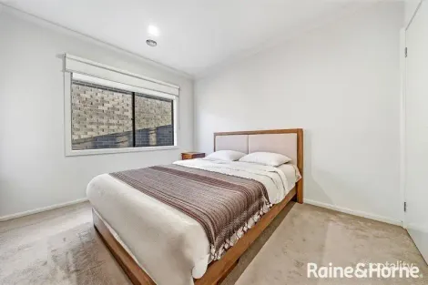 Property photo of 9 Annello Way Clyde VIC 3978