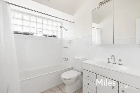 Property photo of 6 Simon Court Rosanna VIC 3084