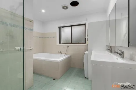 Property photo of 12 Walsh Close Illawong NSW 2234