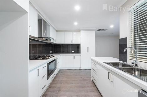 Property photo of 67 Sydney Parkinson Avenue Endeavour Hills VIC 3802