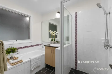 Property photo of 2 Alfred Close Narre Warren North VIC 3804