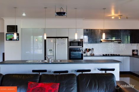 Property photo of 81 Streeton Way Berwick VIC 3806