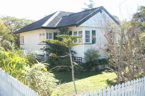 Property photo of 18 Echlin Street Labrador QLD 4215