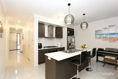 Property photo of 5 Yumbarra Parade Wollert VIC 3750