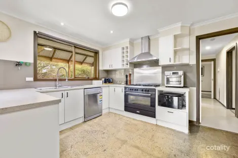 Property photo of 12 Harcourt Close Sunbury VIC 3429