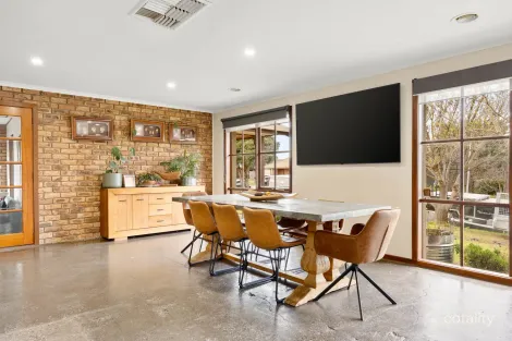 Property photo of 12 Harcourt Close Sunbury VIC 3429