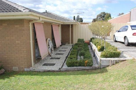Property photo of 14 Lachlan Drive Endeavour Hills VIC 3802