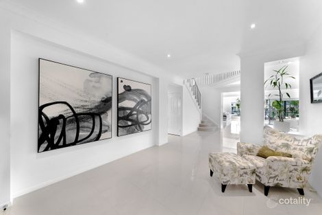 Property photo of 3 Harbourvue Court Helensvale QLD 4212