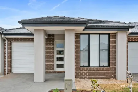 19 Delhi Gr, Rockbank, VIC 3335
