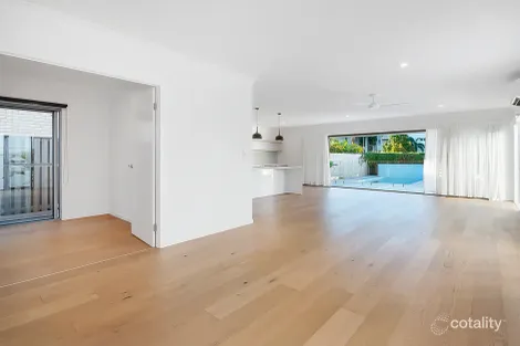 Property photo of 25 Harbour Rise Hope Island QLD 4212