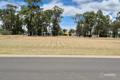 33 Lee St, Miles, QLD 4415