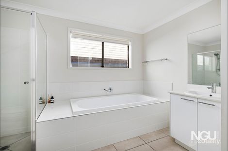 Property photo of 6 Daybreak Street Spring Mountain QLD 4300