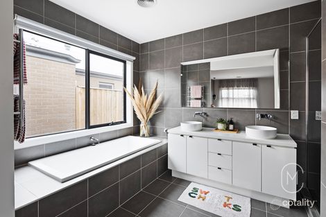 Property photo of 14 Roderick Avenue Doreen VIC 3754