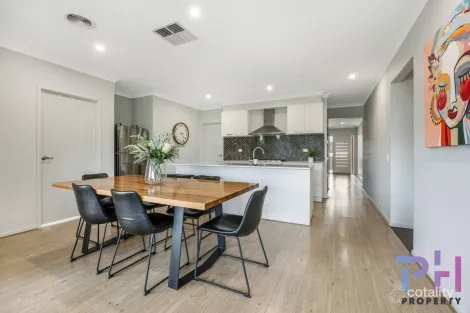 Property photo of 61 Swanson Boulevard Strathfieldsaye VIC 3551