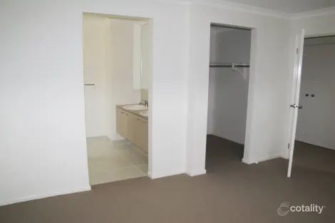 Property photo of 8 Accolade Drive Craigieburn VIC 3064