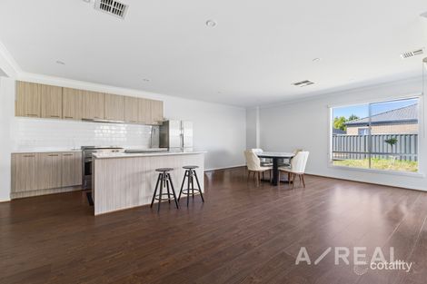 Property photo of 26 Observation Way Roxburgh Park VIC 3064