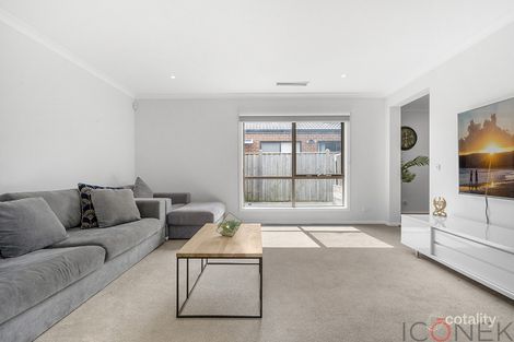 Property photo of 38 Paramount Rise Wollert VIC 3750