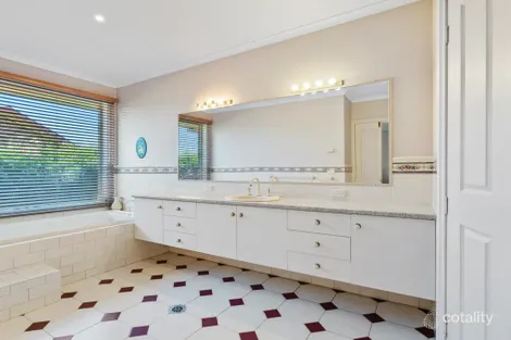 Property photo of 5 Druitt Court Finley NSW 2713