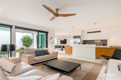 Property photo of 4 Edgewater Place Bulimba QLD 4171