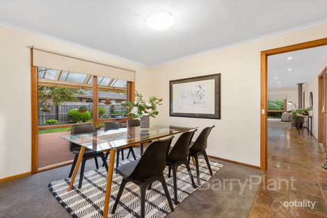Property photo of 8 Hedgeley Close Wantirna South VIC 3152