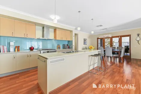 Property photo of 3 Honey Court Berwick VIC 3806