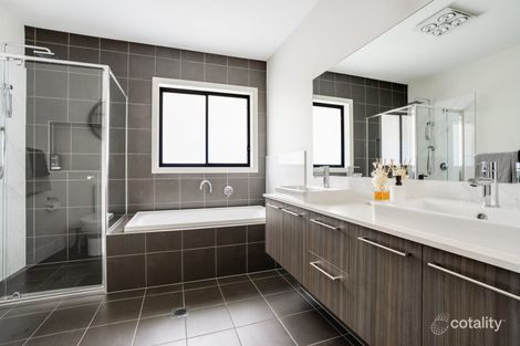 Property photo of 21 Buckingham Loop Oran Park NSW 2570