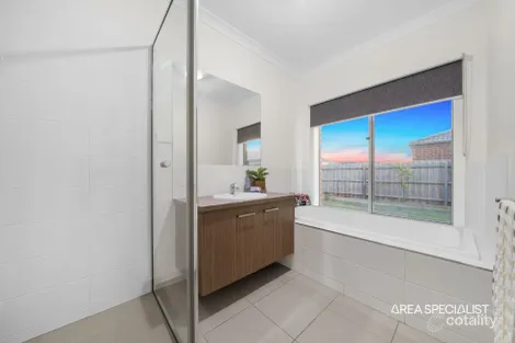 Property photo of 4 Mapleton Boulevard Melton South VIC 3338